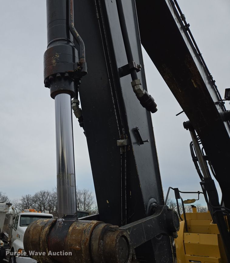 image for item EQ6591 2015 John Deere  245G LC  excavator