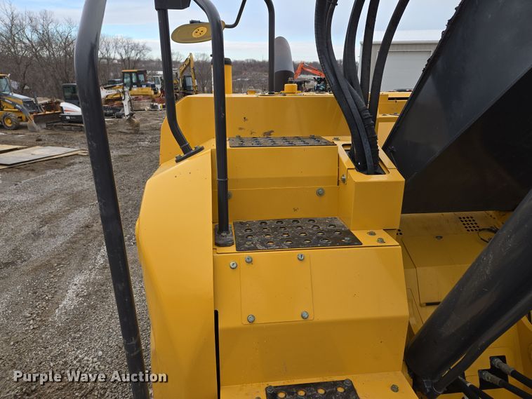 image for item EQ6591 2015 John Deere  245G LC  excavator