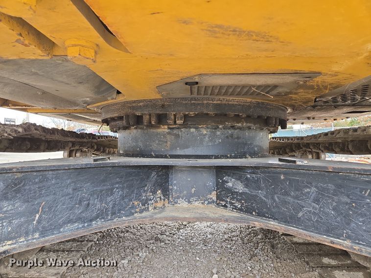 image for item EQ6591 2015 John Deere  245G LC  excavator