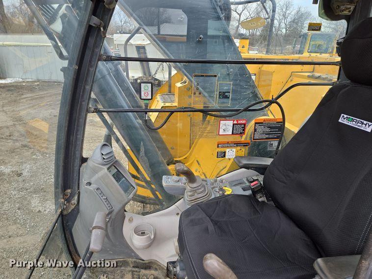 image for item EQ6591 2015 John Deere  245G LC  excavator