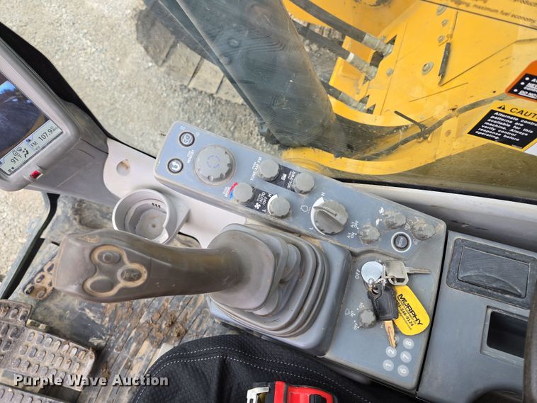 image for item EQ6591 2015 John Deere  245G LC  excavator