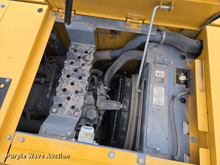 image for item EQ6591 2015 John Deere  245G LC  excavator