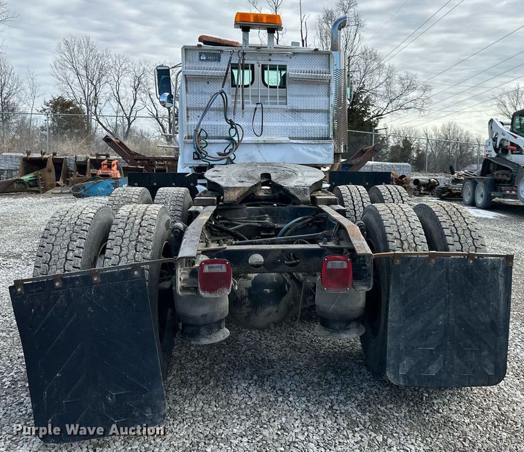 image for item EQ6592 2004 Sterling L-Line semi truck