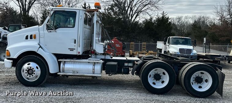 image for item EQ6592 2004 Sterling L-Line semi truck