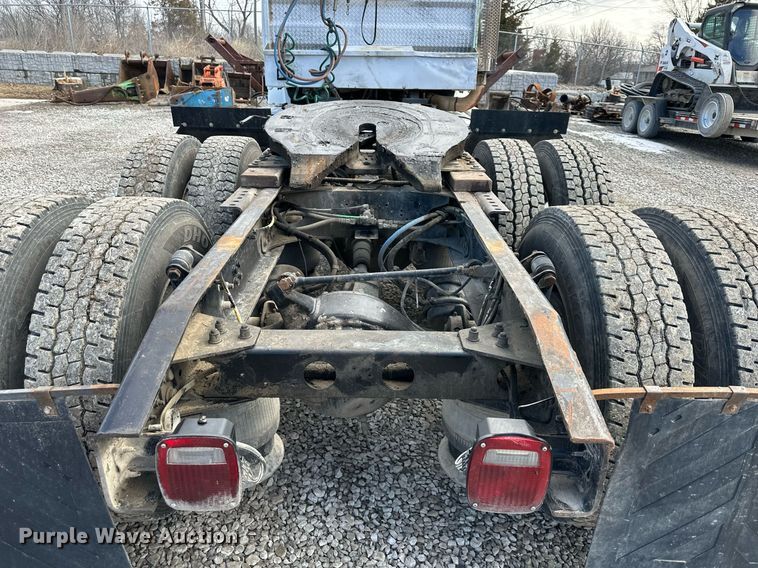 image for item EQ6592 2004 Sterling L-Line semi truck