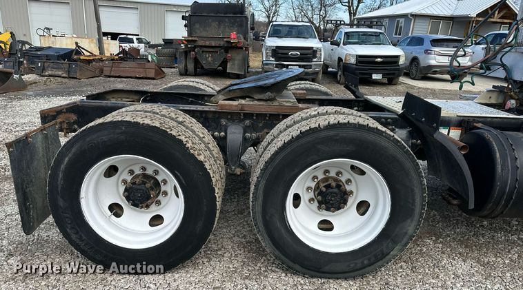 image for item EQ6592 2004 Sterling L-Line semi truck