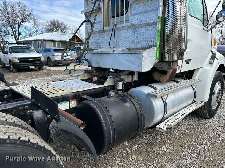 image for item EQ6592 2004 Sterling L-Line semi truck