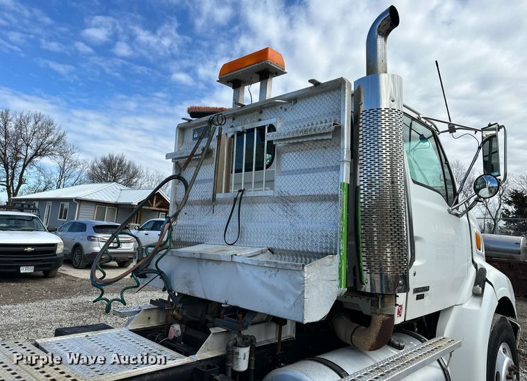 image for item EQ6592 2004 Sterling L-Line semi truck