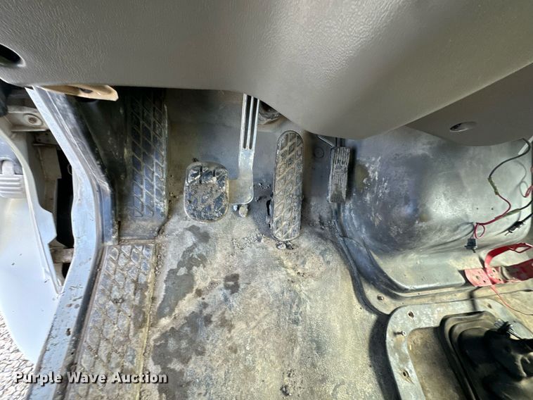 image for item EQ6592 2004 Sterling L-Line semi truck