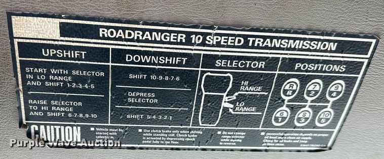 image for item EQ6592 2004 Sterling L-Line semi truck