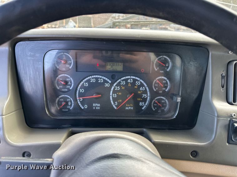 image for item EQ6592 2004 Sterling L-Line semi truck