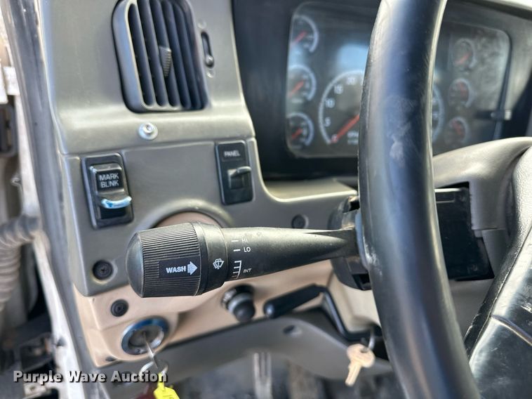 image for item EQ6592 2004 Sterling L-Line semi truck