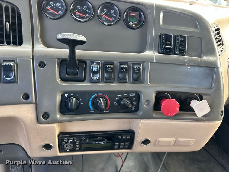 image for item EQ6592 2004 Sterling L-Line semi truck