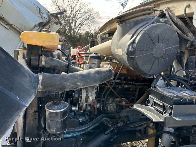 image for item EQ6592 2004 Sterling L-Line semi truck