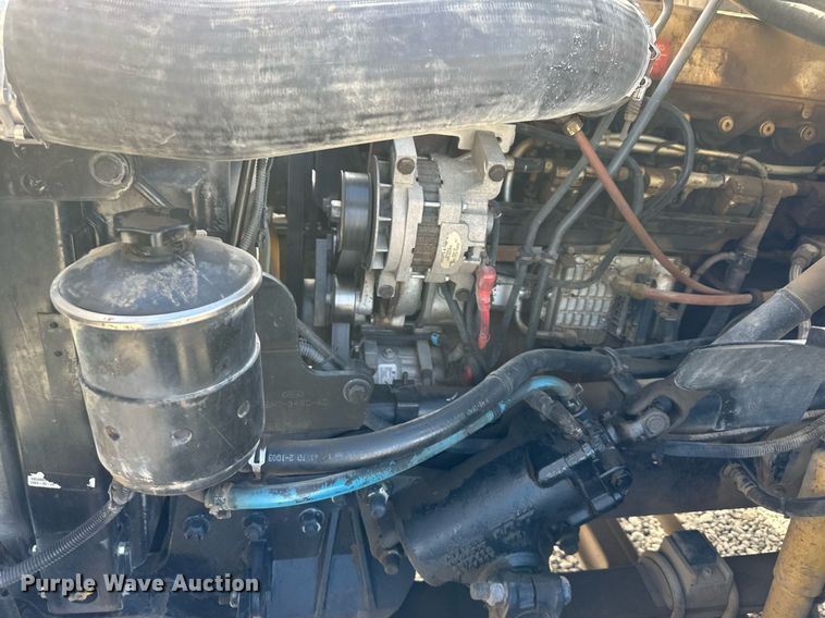 image for item EQ6592 2004 Sterling L-Line semi truck