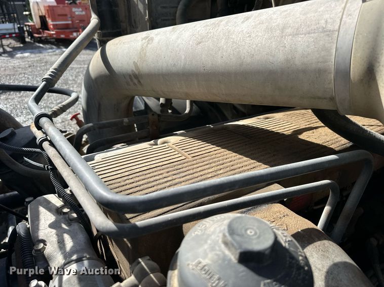 image for item EQ6592 2004 Sterling L-Line semi truck