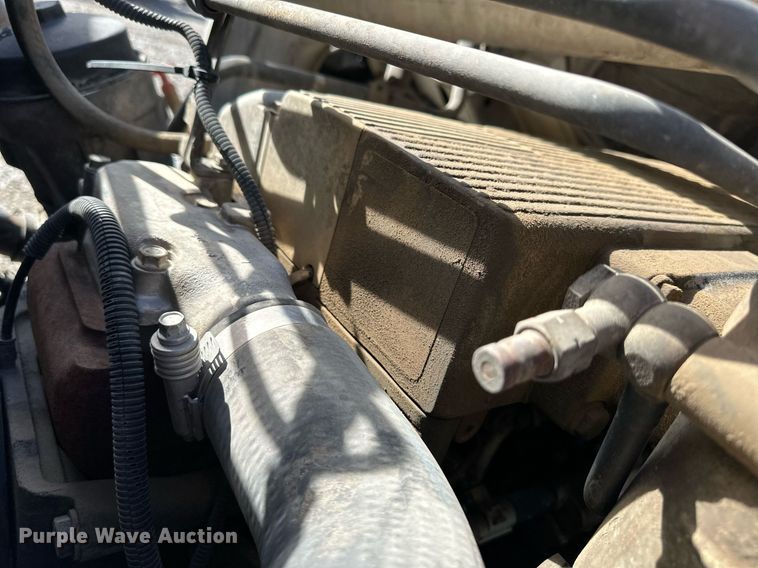 image for item EQ6592 2004 Sterling L-Line semi truck