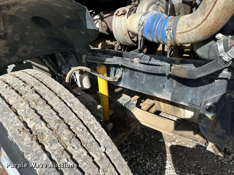 image for item EQ6592 2004 Sterling L-Line semi truck