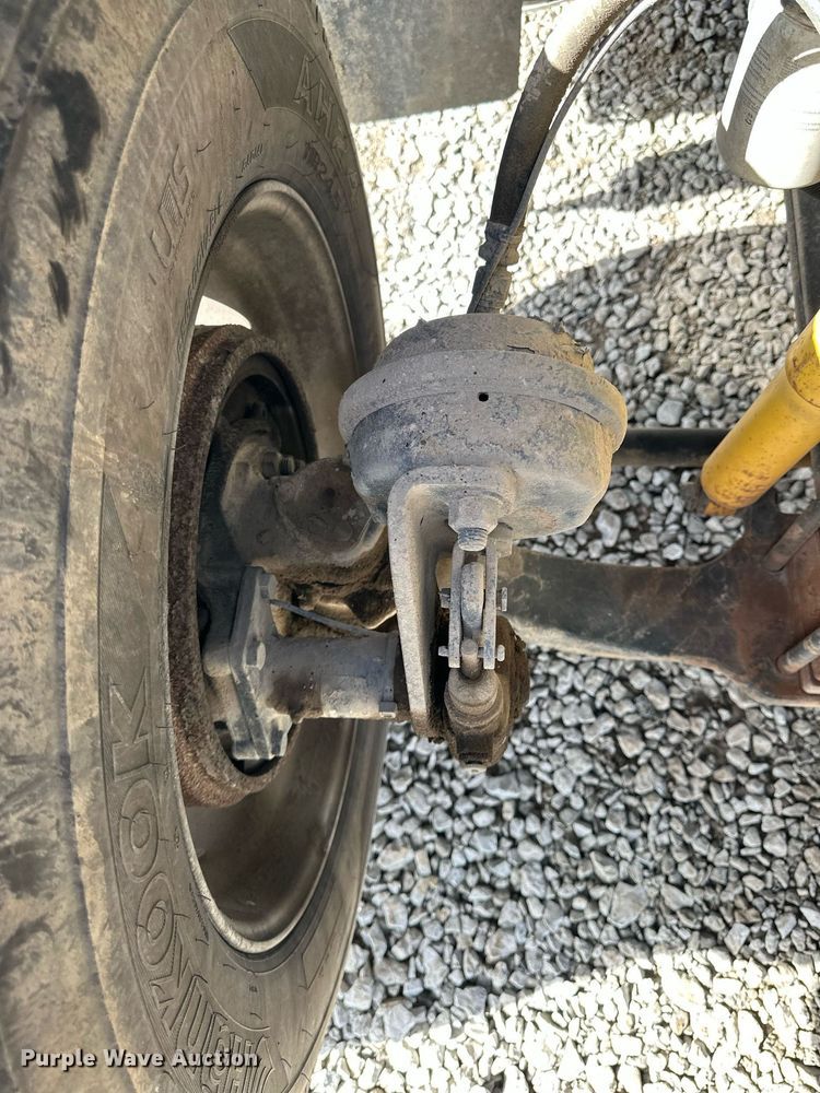 image for item EQ6592 2004 Sterling L-Line semi truck