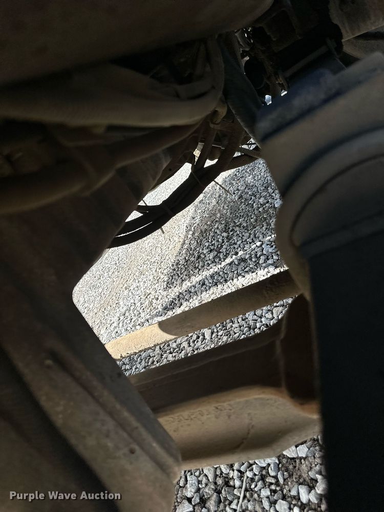 image for item EQ6592 2004 Sterling L-Line semi truck