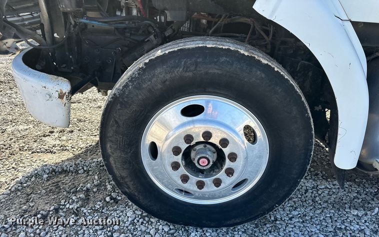 image for item EQ6592 2004 Sterling L-Line semi truck