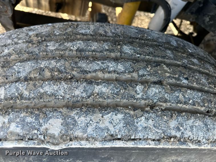 image for item EQ6592 2004 Sterling L-Line semi truck