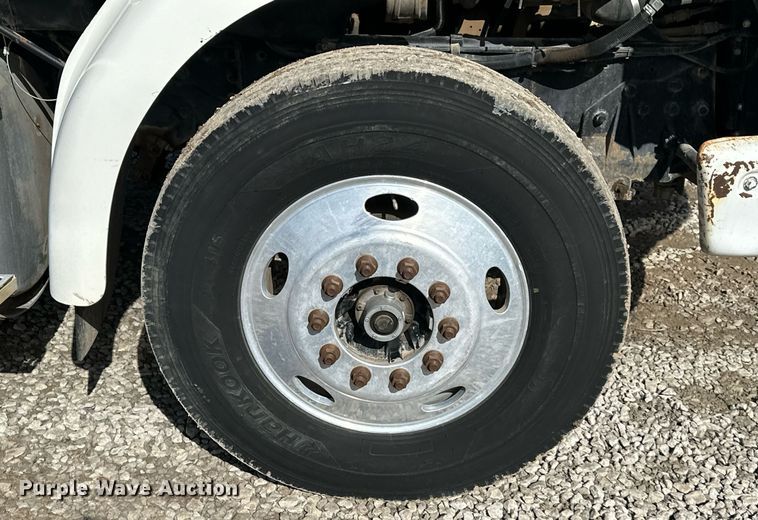 image for item EQ6592 2004 Sterling L-Line semi truck