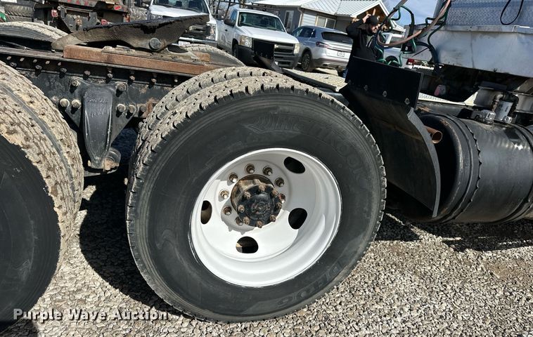 image for item EQ6592 2004 Sterling L-Line semi truck