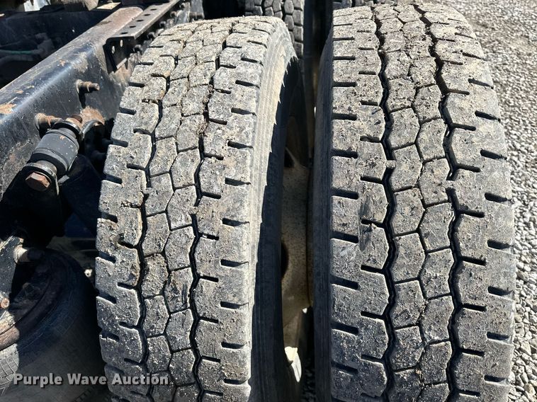 image for item EQ6592 2004 Sterling L-Line semi truck