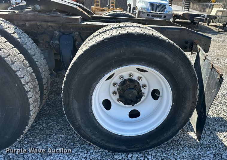 image for item EQ6592 2004 Sterling L-Line semi truck