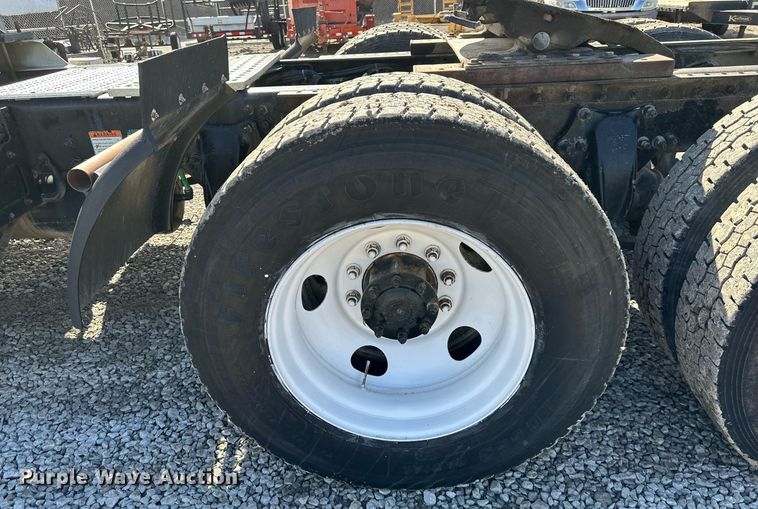 image for item EQ6592 2004 Sterling L-Line semi truck