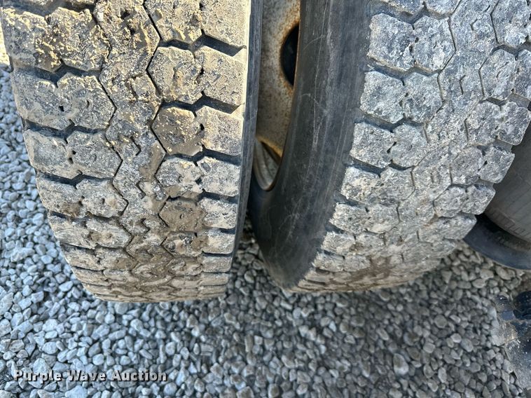 image for item EQ6592 2004 Sterling L-Line semi truck