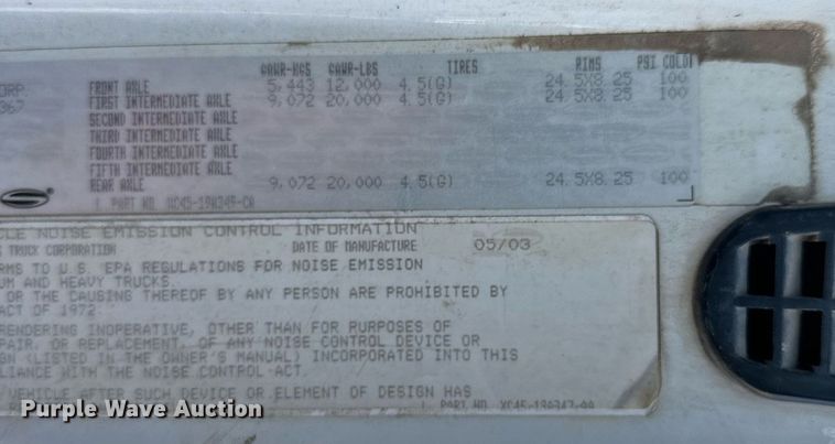 image for item EQ6592 2004 Sterling L-Line semi truck