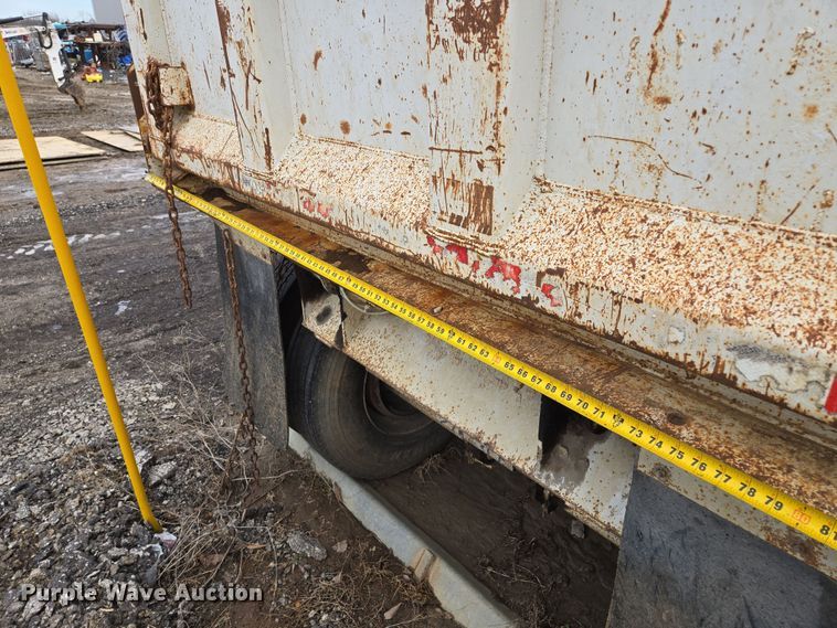 image for item EQ6595 1995 Hilbilt  end dump trailer