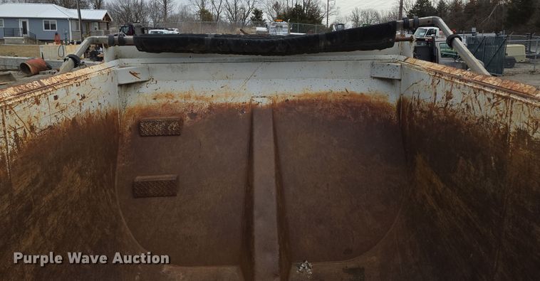 image for item EQ6595 1995 Hilbilt  end dump trailer