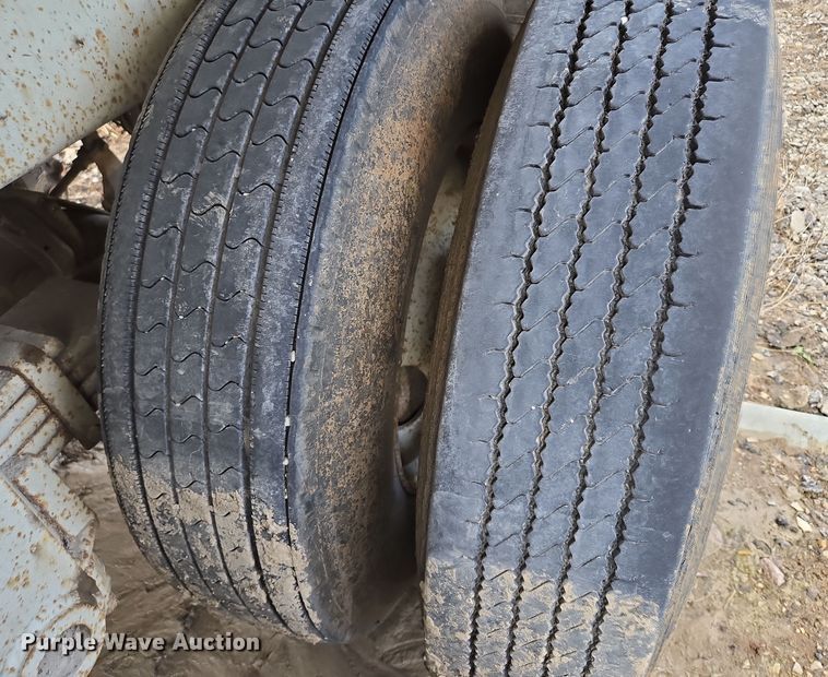 image for item EQ6595 1995 Hilbilt  end dump trailer