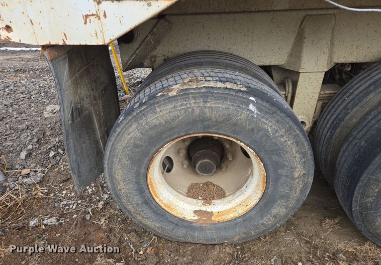 image for item EQ6595 1995 Hilbilt  end dump trailer