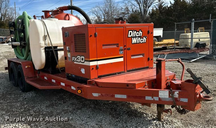 image for item EQ6600 2013 Ditch Witch FX30 vacuum excavator