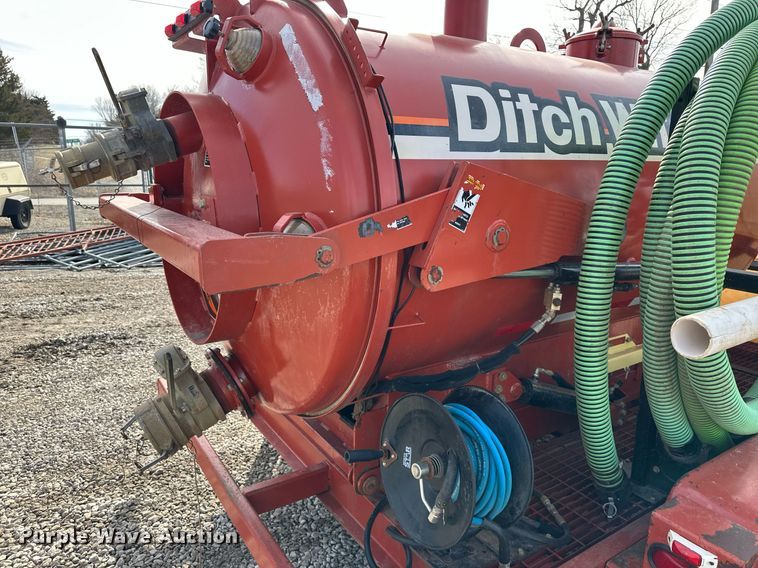 image for item EQ6600 2013 Ditch Witch FX30 vacuum excavator