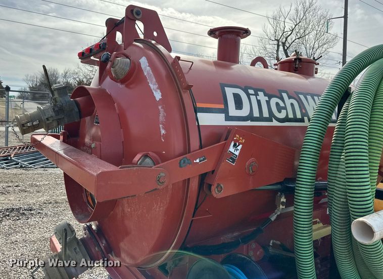 image for item EQ6600 2013 Ditch Witch FX30 vacuum excavator