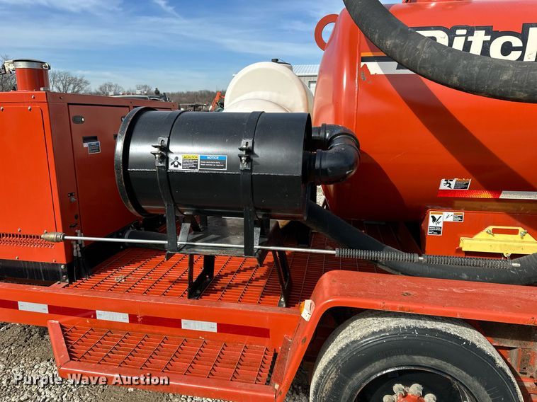 image for item EQ6600 2013 Ditch Witch FX30 vacuum excavator