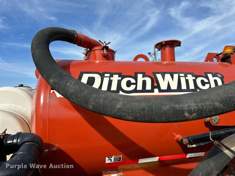 image for item EQ6600 2013 Ditch Witch FX30 vacuum excavator