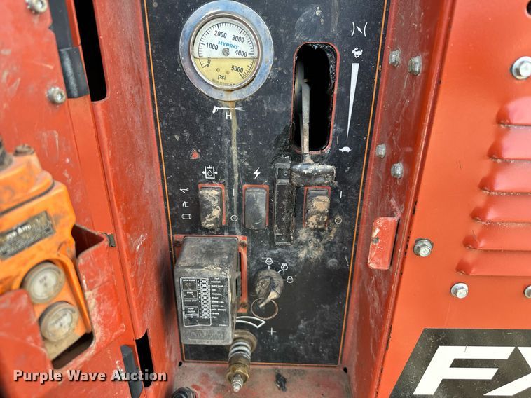 image for item EQ6600 2013 Ditch Witch FX30 vacuum excavator