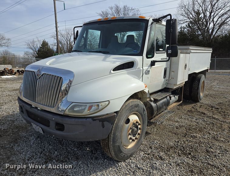 image for item EQ6602 2002 International  4300 DT466 dump truck