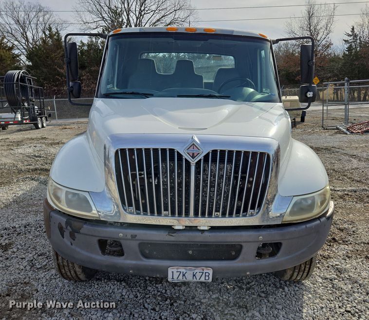 image for item EQ6602 2002 International  4300 DT466 dump truck