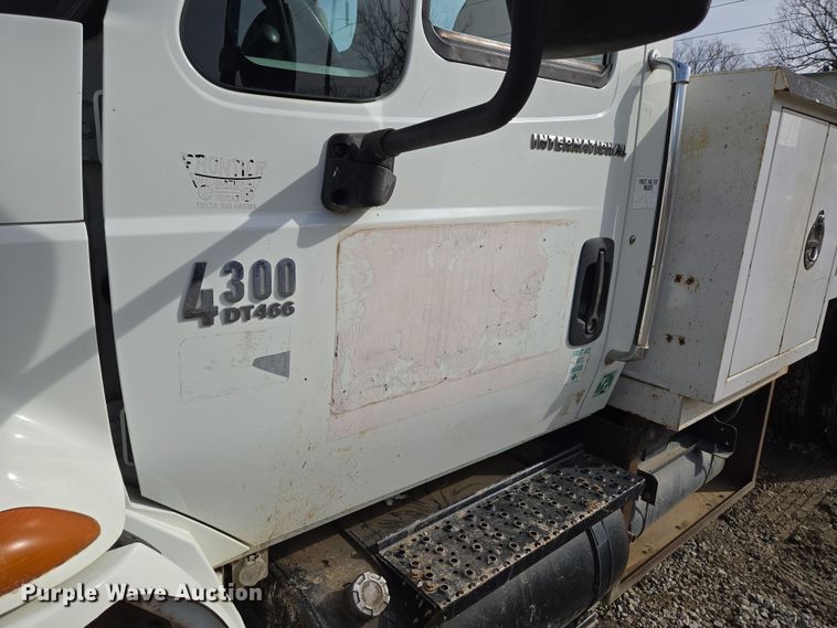 image for item EQ6602 2002 International  4300 DT466 dump truck