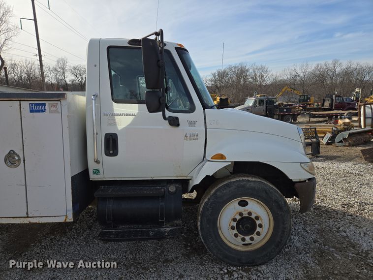 image for item EQ6602 2002 International  4300 DT466 dump truck