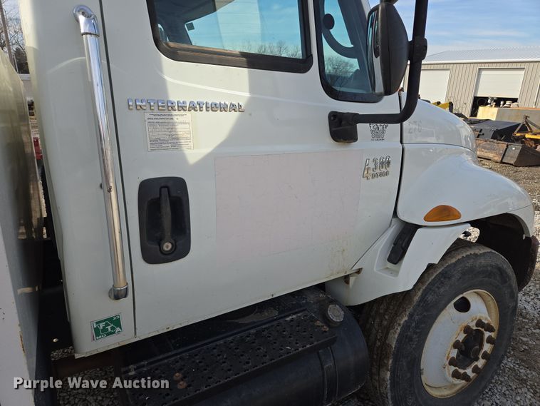 image for item EQ6602 2002 International  4300 DT466 dump truck