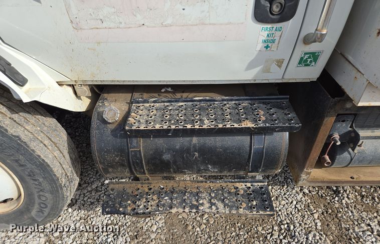 image for item EQ6602 2002 International  4300 DT466 dump truck