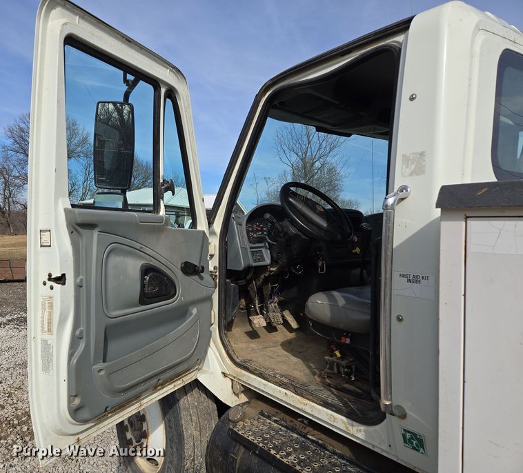 image for item EQ6602 2002 International  4300 DT466 dump truck